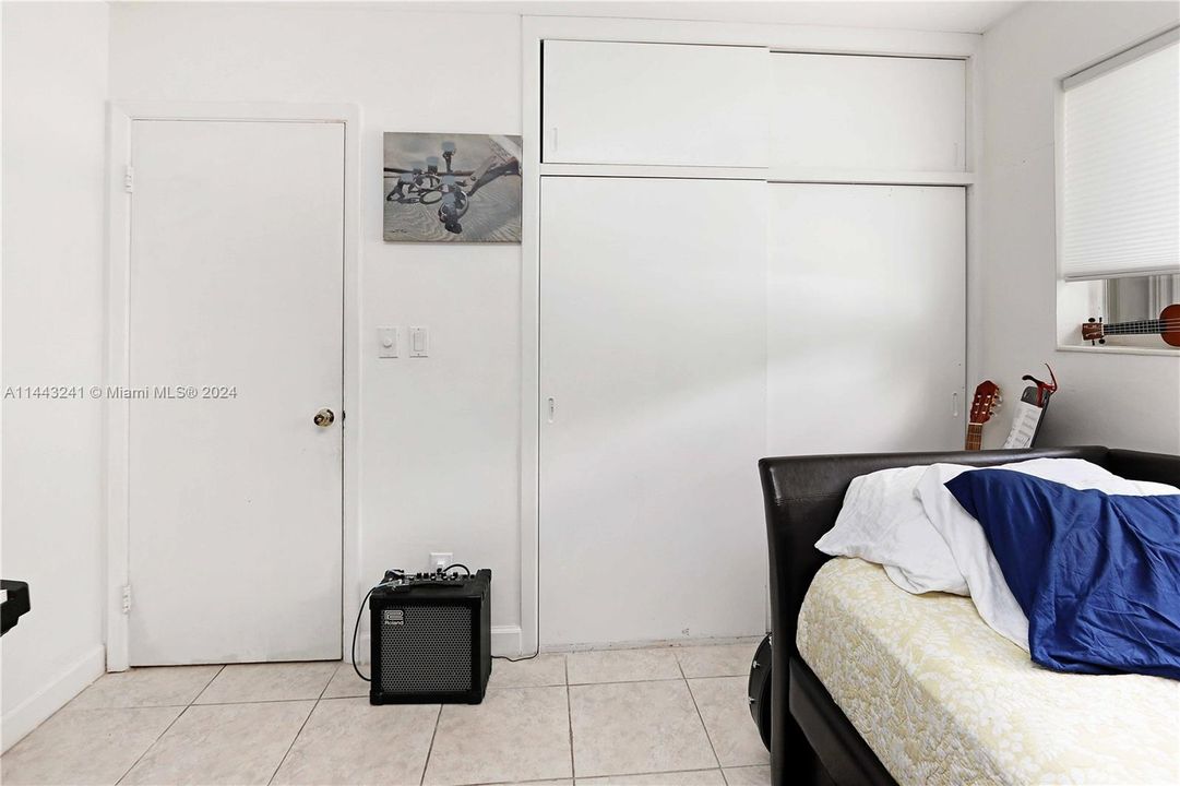 Vendido Recientemente: $765,000 (3 camas, 2 baños, 1748 Pies cuadrados)