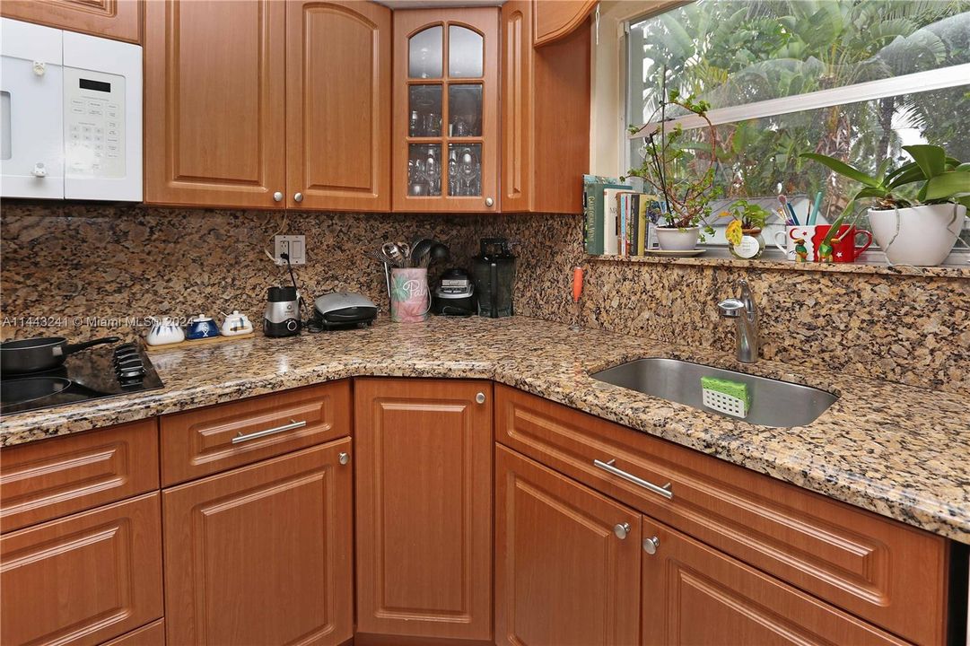 Vendido Recientemente: $765,000 (3 camas, 2 baños, 1748 Pies cuadrados)