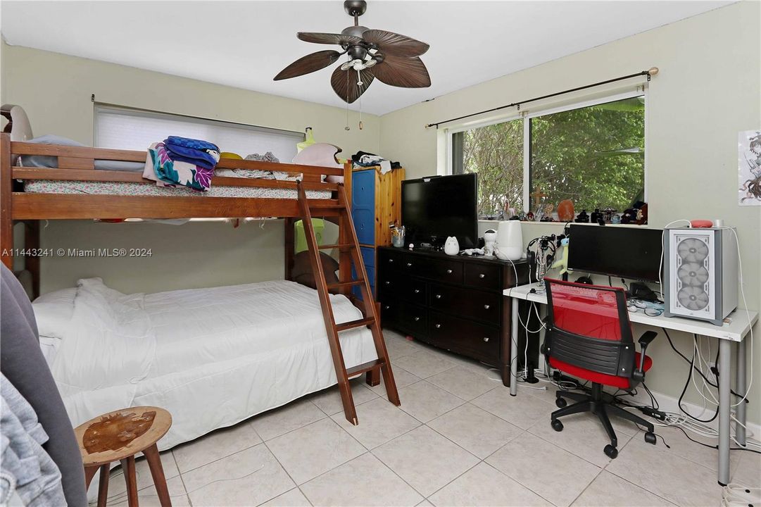 Vendido Recientemente: $765,000 (3 camas, 2 baños, 1748 Pies cuadrados)