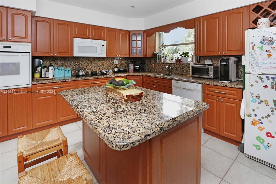 Vendido Recientemente: $765,000 (3 camas, 2 baños, 1748 Pies cuadrados)