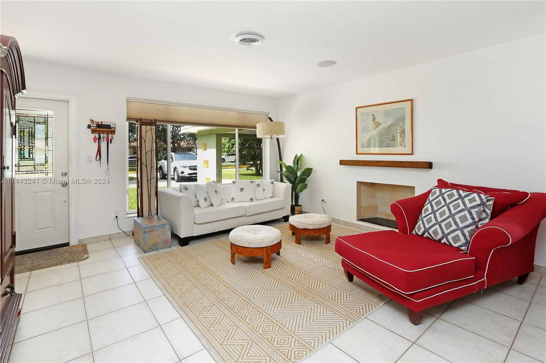 Vendido Recientemente: $765,000 (3 camas, 2 baños, 1748 Pies cuadrados)