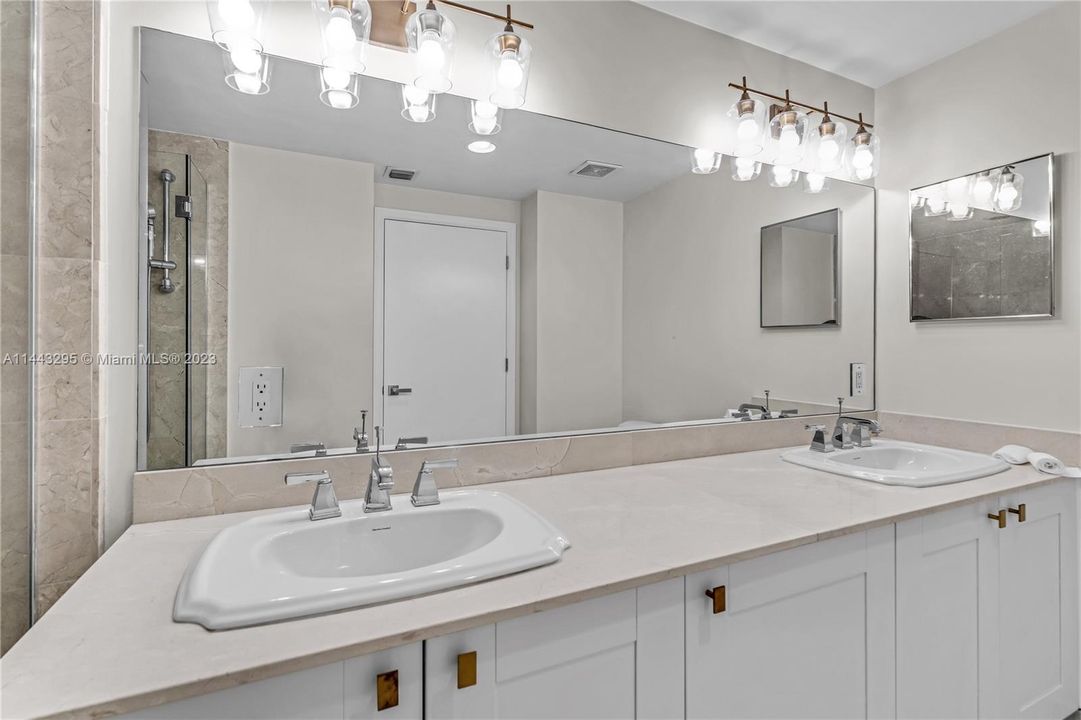 Recently Sold: $599,999 (2 beds, 2 baths, 970 Square Feet)