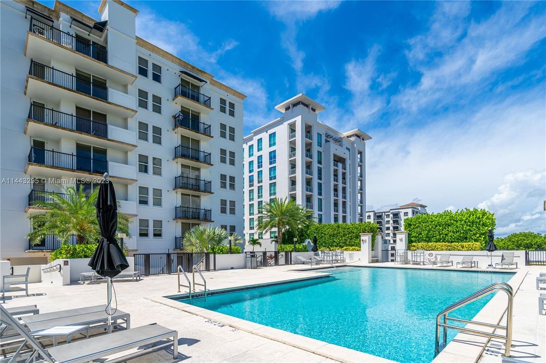 Recently Sold: $599,999 (2 beds, 2 baths, 970 Square Feet)