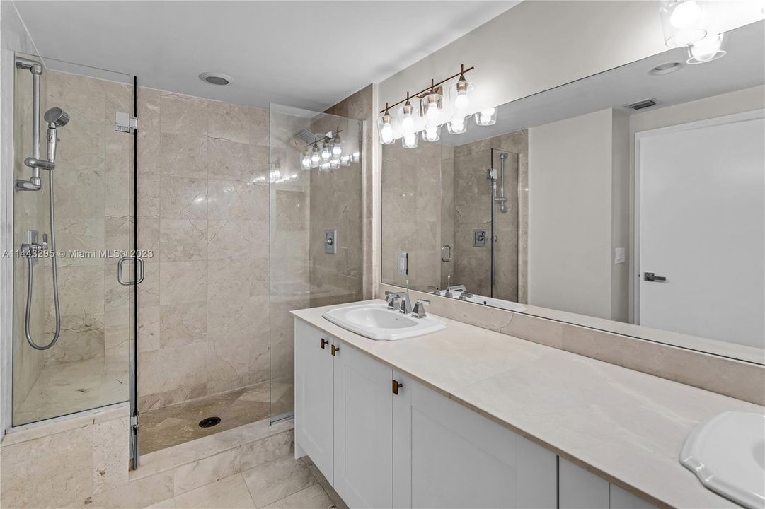 Recently Sold: $599,999 (2 beds, 2 baths, 970 Square Feet)