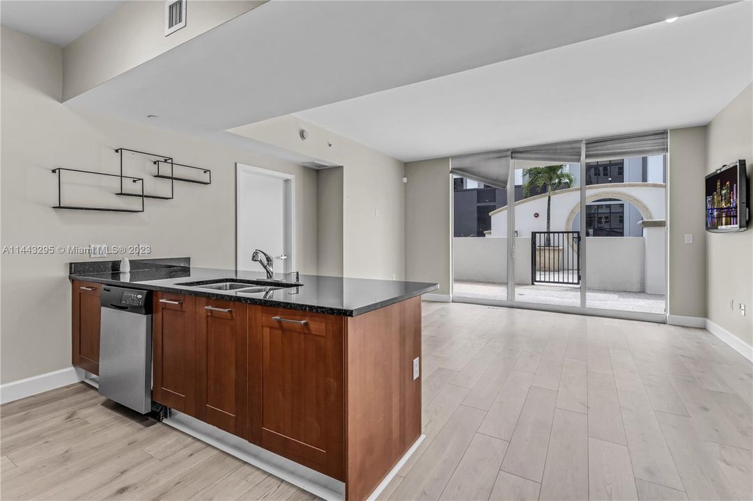 Recently Sold: $599,999 (2 beds, 2 baths, 970 Square Feet)
