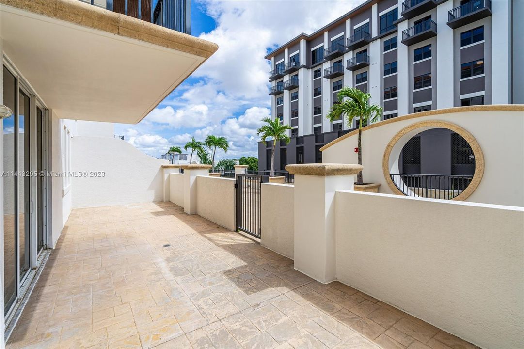 Recently Sold: $599,999 (2 beds, 2 baths, 970 Square Feet)