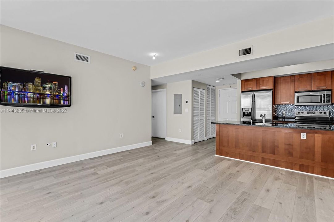 Recently Sold: $599,999 (2 beds, 2 baths, 970 Square Feet)