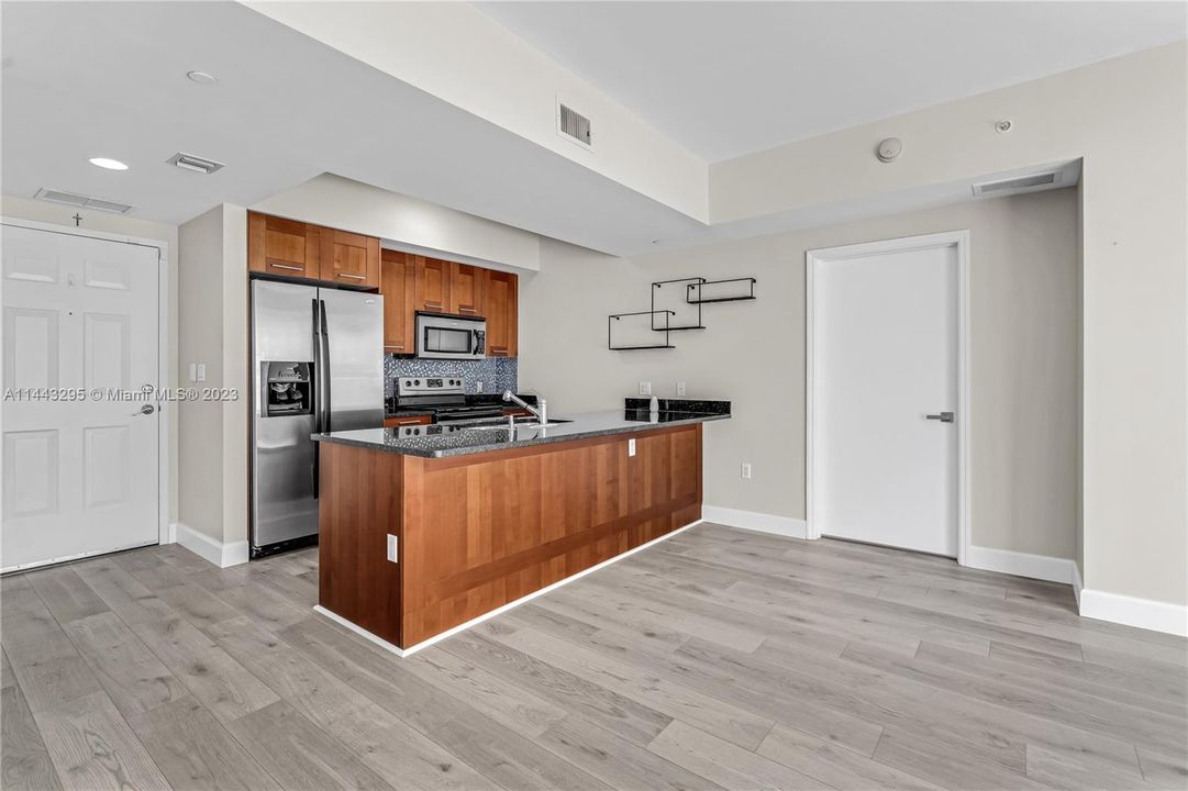 Recently Sold: $599,999 (2 beds, 2 baths, 970 Square Feet)