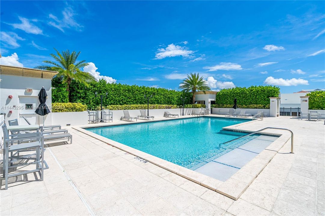 Recently Sold: $599,999 (2 beds, 2 baths, 970 Square Feet)