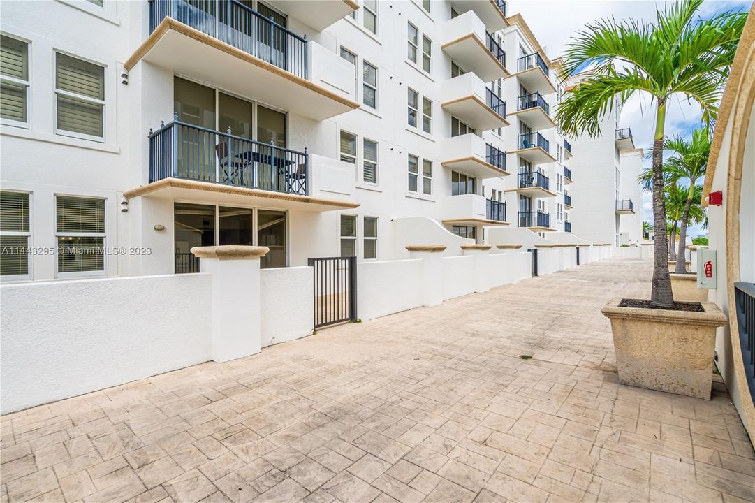 Recently Sold: $599,999 (2 beds, 2 baths, 970 Square Feet)