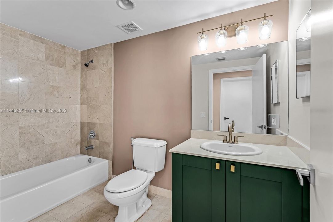 Recently Sold: $599,999 (2 beds, 2 baths, 970 Square Feet)