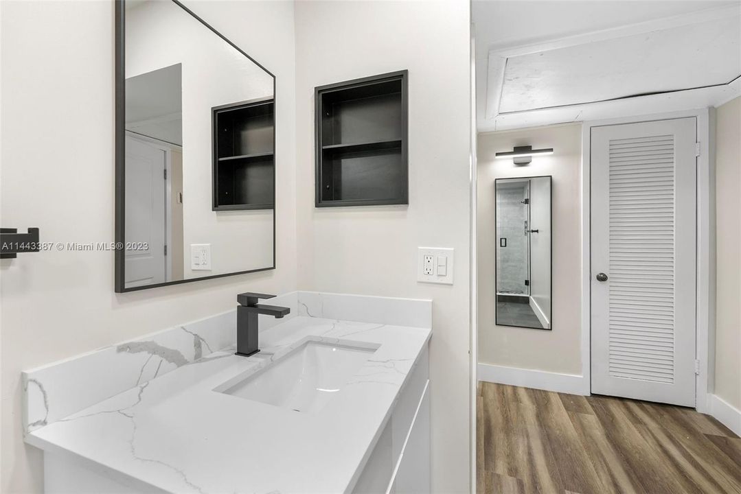 最近售出: $350,000 (1 贝兹, 1 浴室, 595 平方英尺)