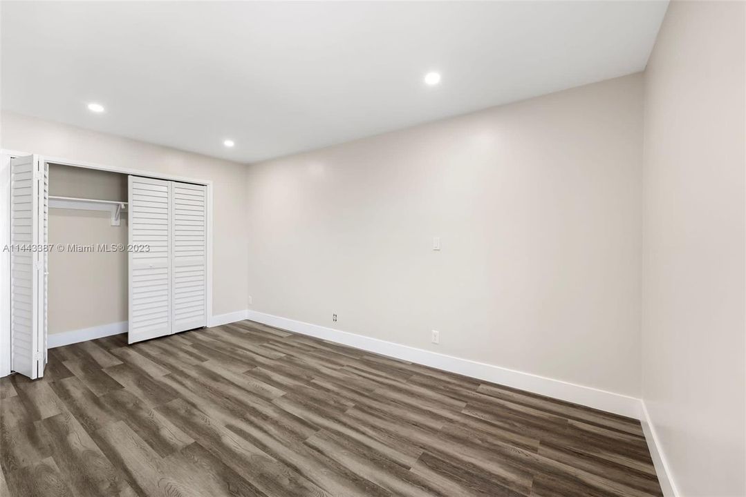 最近售出: $350,000 (1 贝兹, 1 浴室, 595 平方英尺)