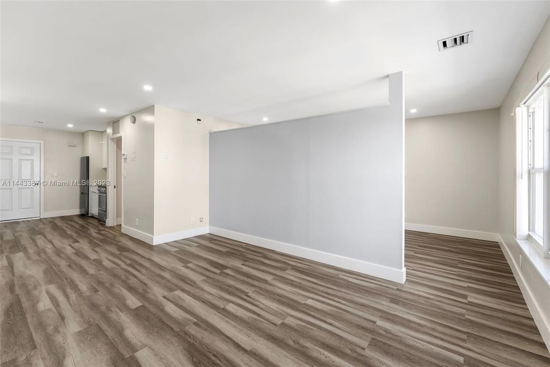 最近售出: $350,000 (1 贝兹, 1 浴室, 595 平方英尺)