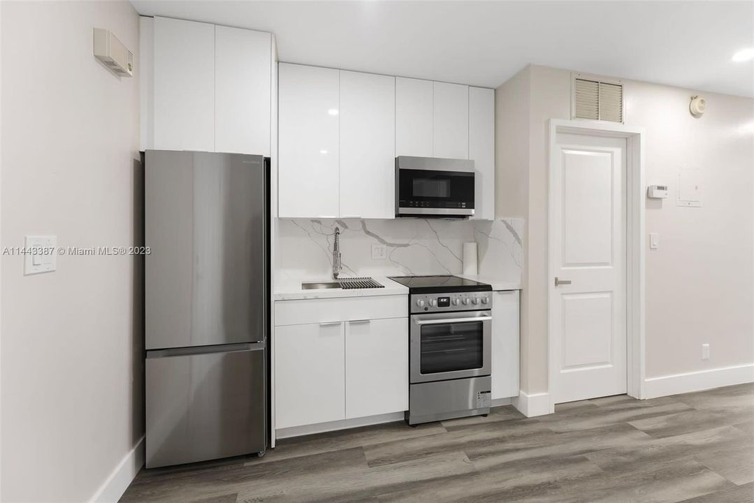 最近售出: $350,000 (1 贝兹, 1 浴室, 595 平方英尺)