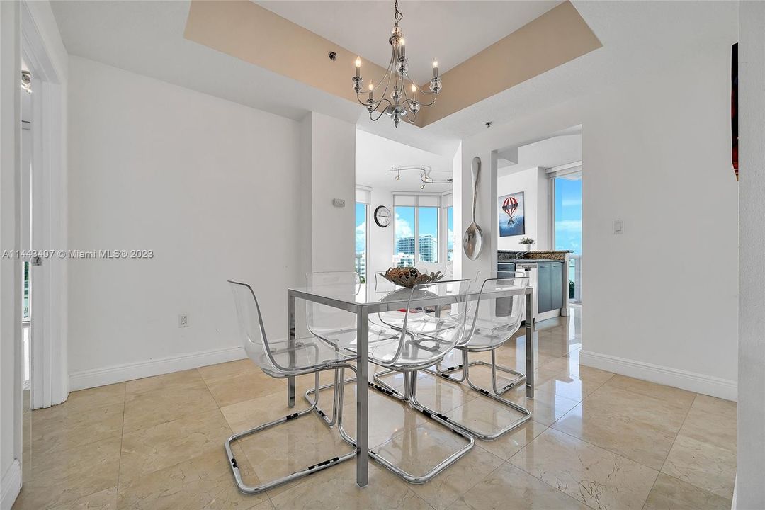 For Sale: $995,000 (2 beds, 2 baths, 1128 Square Feet)
