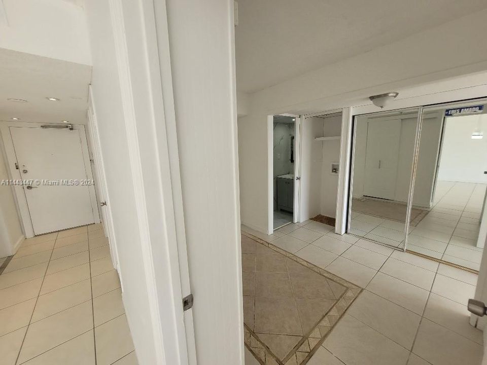 For Sale: $219,000 (1 beds, 1 baths, 1005 Square Feet)