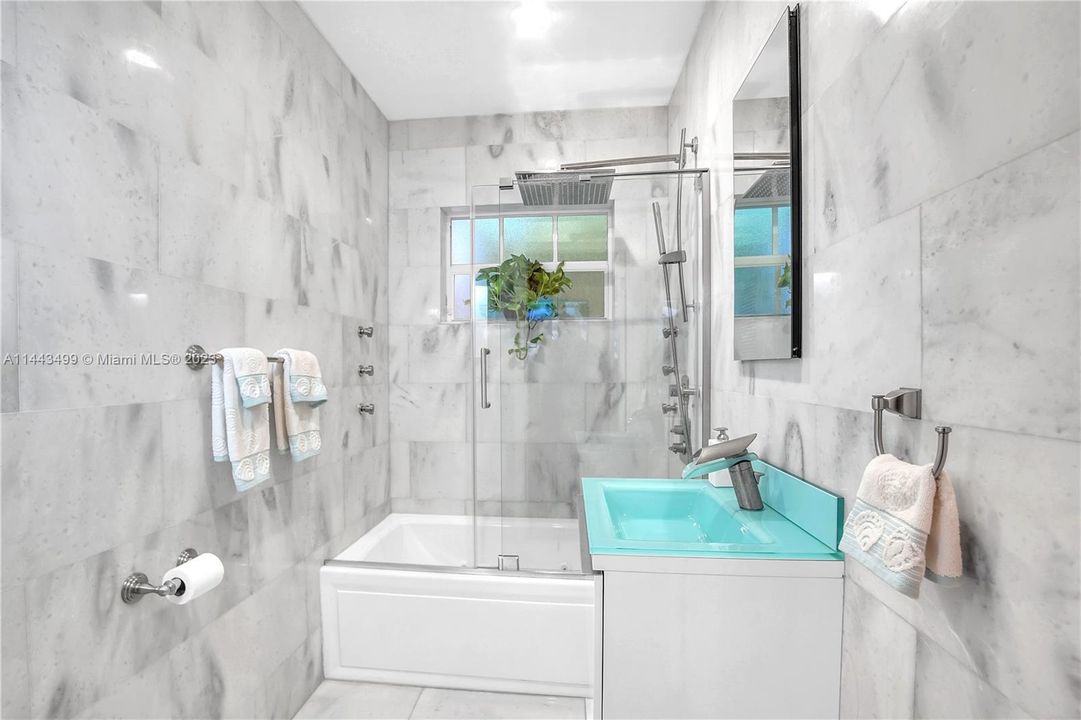 Recently Sold: $1,100,000 (3 beds, 2 baths, 1538 Square Feet)