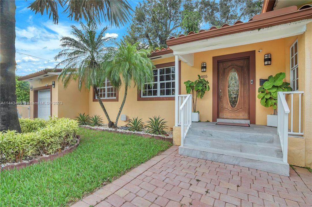 Recently Sold: $1,100,000 (3 beds, 2 baths, 1538 Square Feet)
