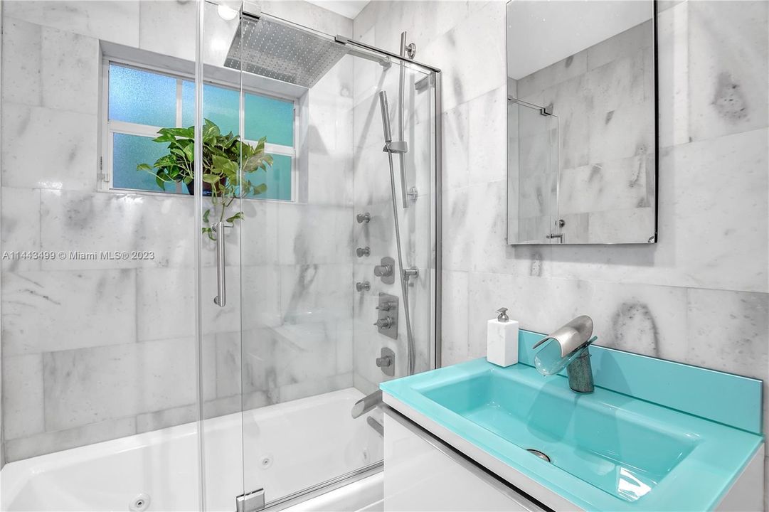 Recently Sold: $1,100,000 (3 beds, 2 baths, 1538 Square Feet)