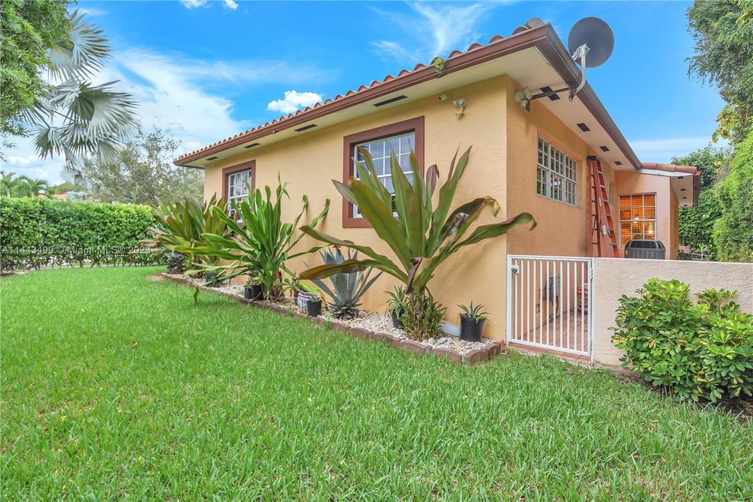 Recently Sold: $1,100,000 (3 beds, 2 baths, 1538 Square Feet)