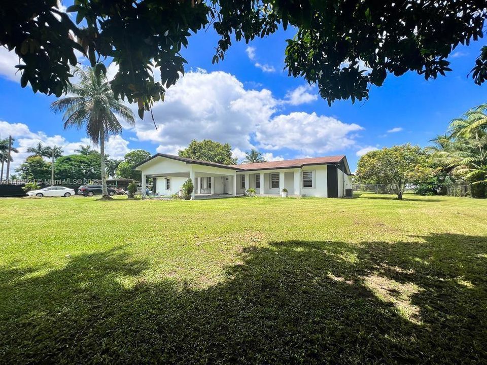 For Sale: $1,533,000 (5 beds, 3 baths, 3144 Square Feet)