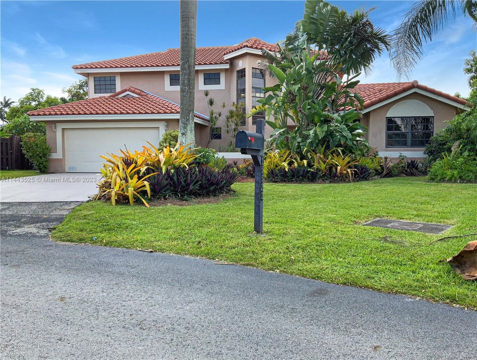 Recently Sold: $850,000 (4 beds, 3 baths, 2679 Square Feet)