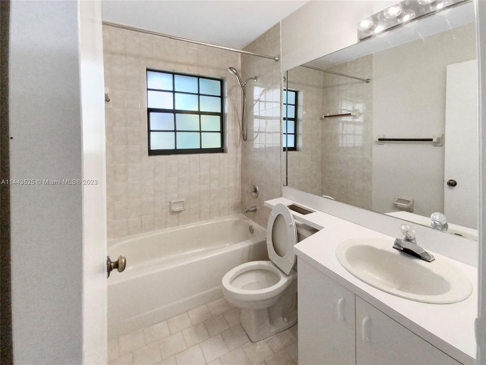 最近售出: $850,000 (4 贝兹, 3 浴室, 2679 平方英尺)