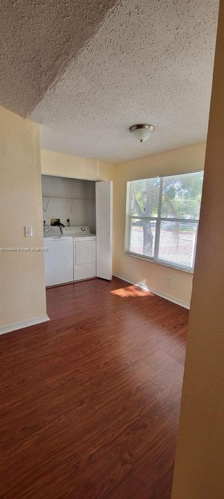 Recently Sold: $225,000 (1 beds, 1 baths, 743 Square Feet)