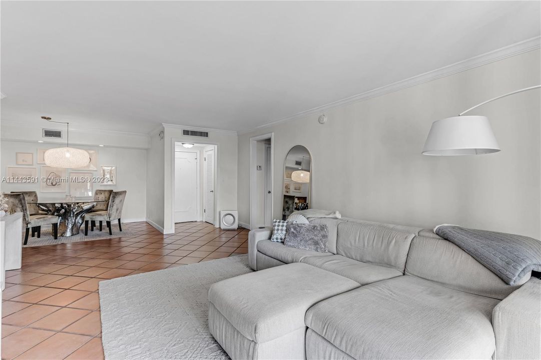 Recently Sold: $895,000 (2 beds, 2 baths, 1409 Square Feet)