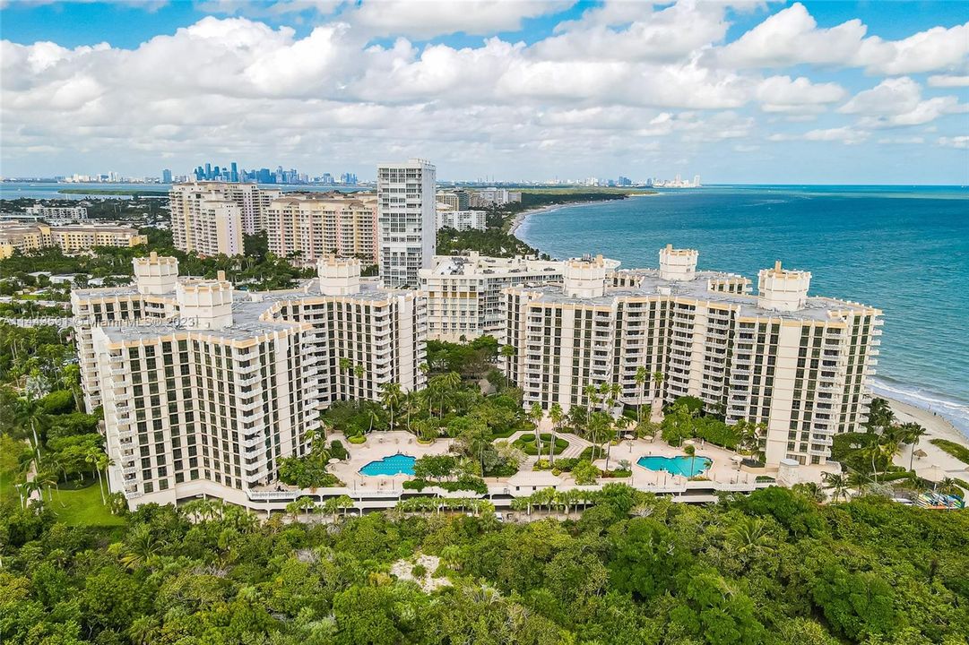 Recently Sold: $895,000 (2 beds, 2 baths, 1409 Square Feet)