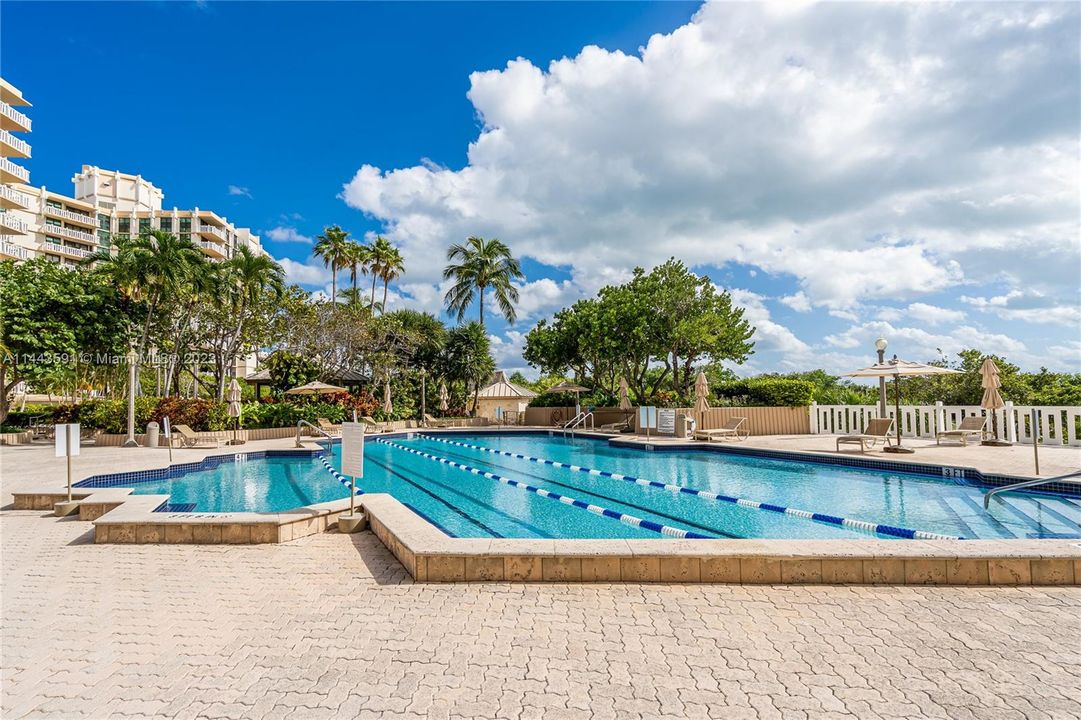 Recently Sold: $895,000 (2 beds, 2 baths, 1409 Square Feet)