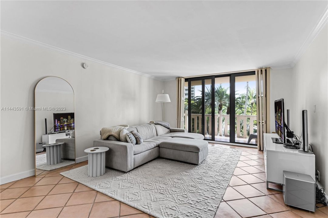 Recently Sold: $895,000 (2 beds, 2 baths, 1409 Square Feet)