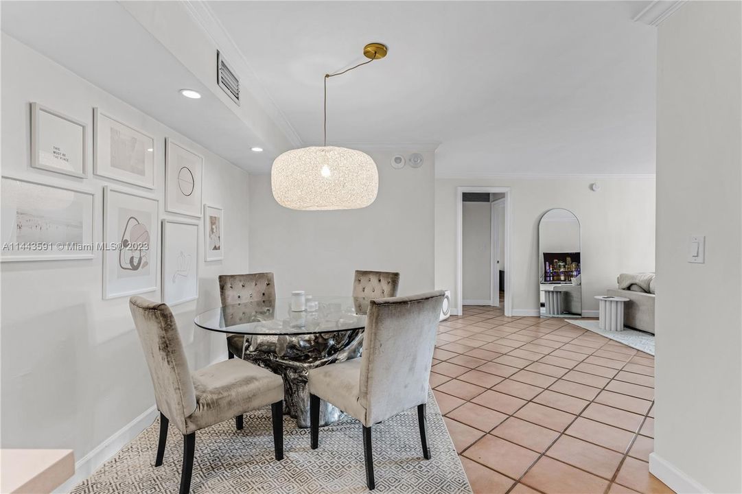 Recently Sold: $895,000 (2 beds, 2 baths, 1409 Square Feet)