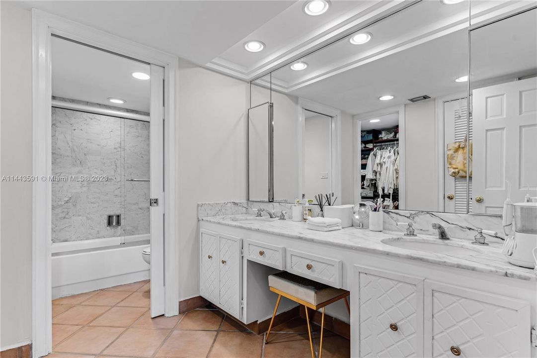 Recently Sold: $895,000 (2 beds, 2 baths, 1409 Square Feet)