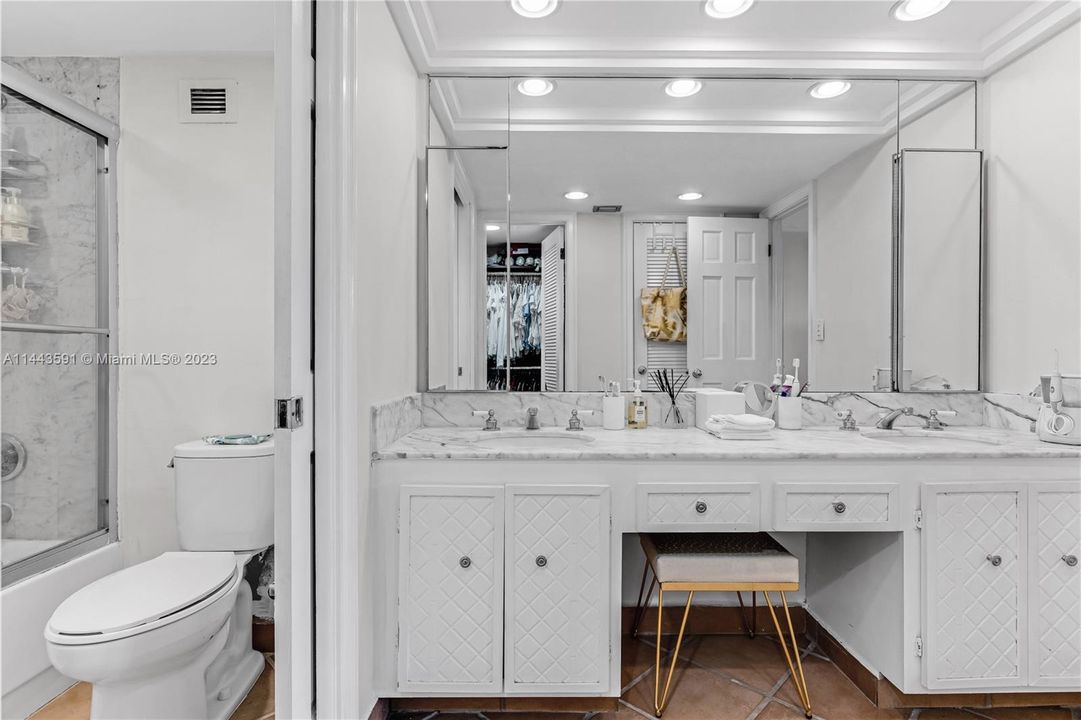 Recently Sold: $895,000 (2 beds, 2 baths, 1409 Square Feet)