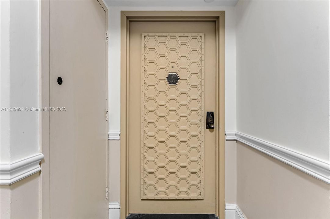 Recently Sold: $895,000 (2 beds, 2 baths, 1409 Square Feet)