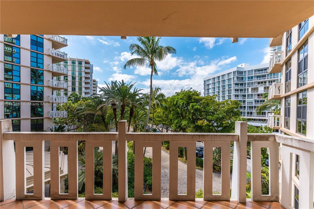 Recently Sold: $895,000 (2 beds, 2 baths, 1409 Square Feet)