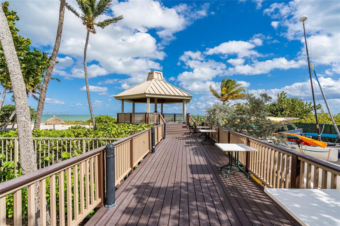 Recently Sold: $895,000 (2 beds, 2 baths, 1409 Square Feet)