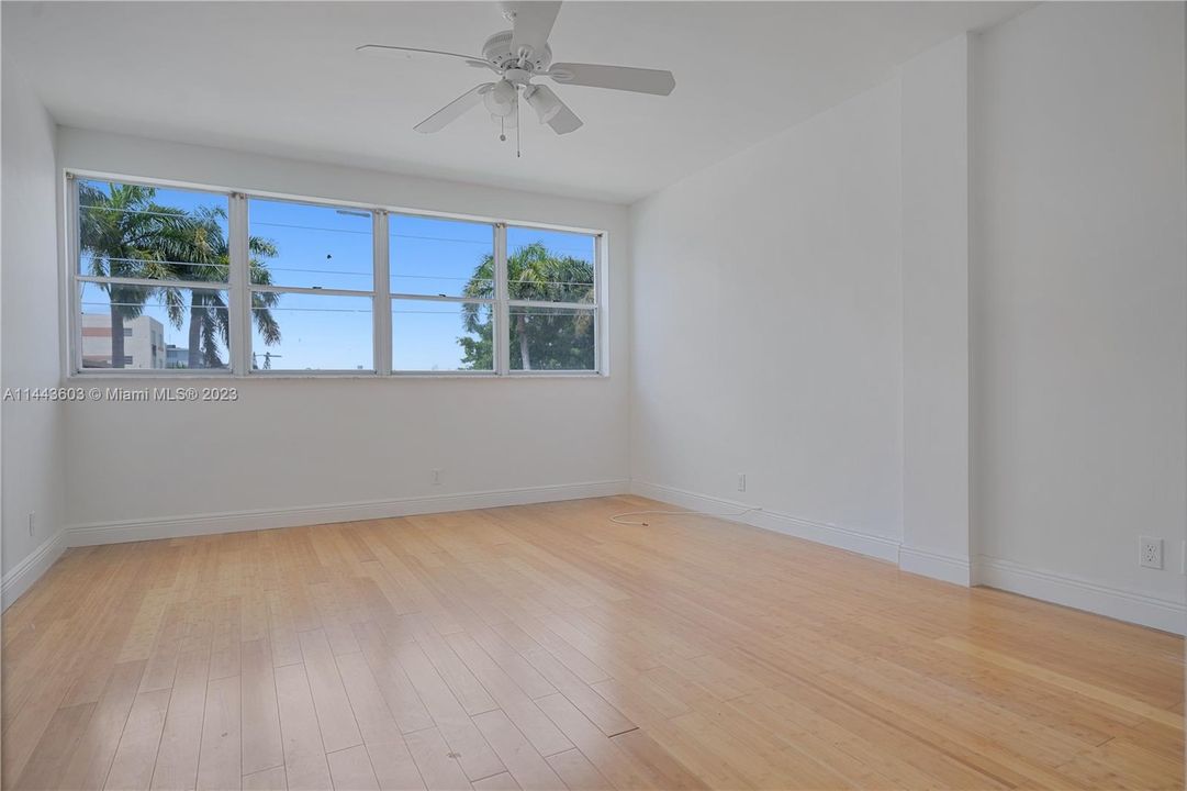 Недавно продано: $399,000 (1 спален, 1 ванн, 1040 Квадратных фут)