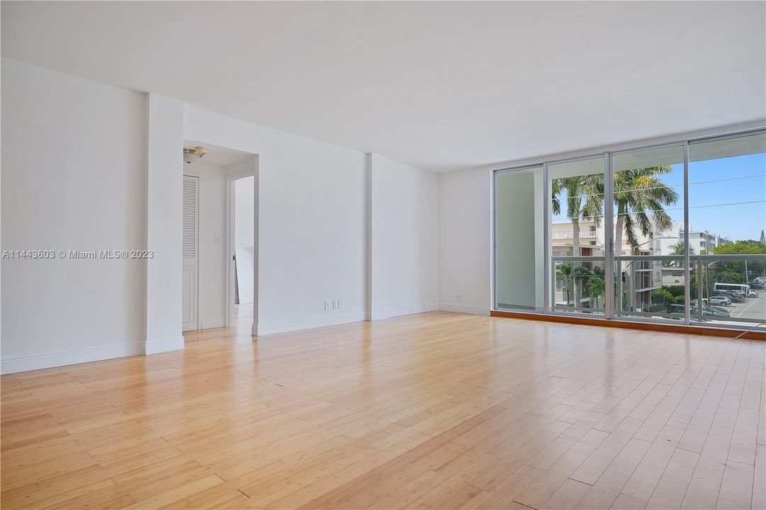 Недавно продано: $399,000 (1 спален, 1 ванн, 1040 Квадратных фут)