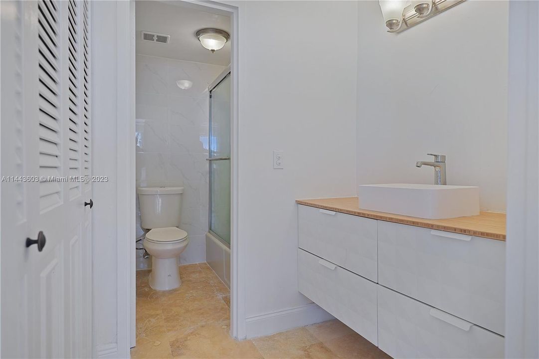 Недавно продано: $399,000 (1 спален, 1 ванн, 1040 Квадратных фут)