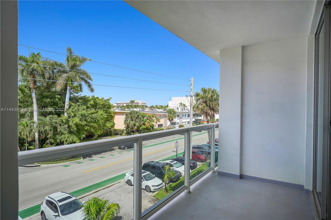 Недавно продано: $399,000 (1 спален, 1 ванн, 1040 Квадратных фут)