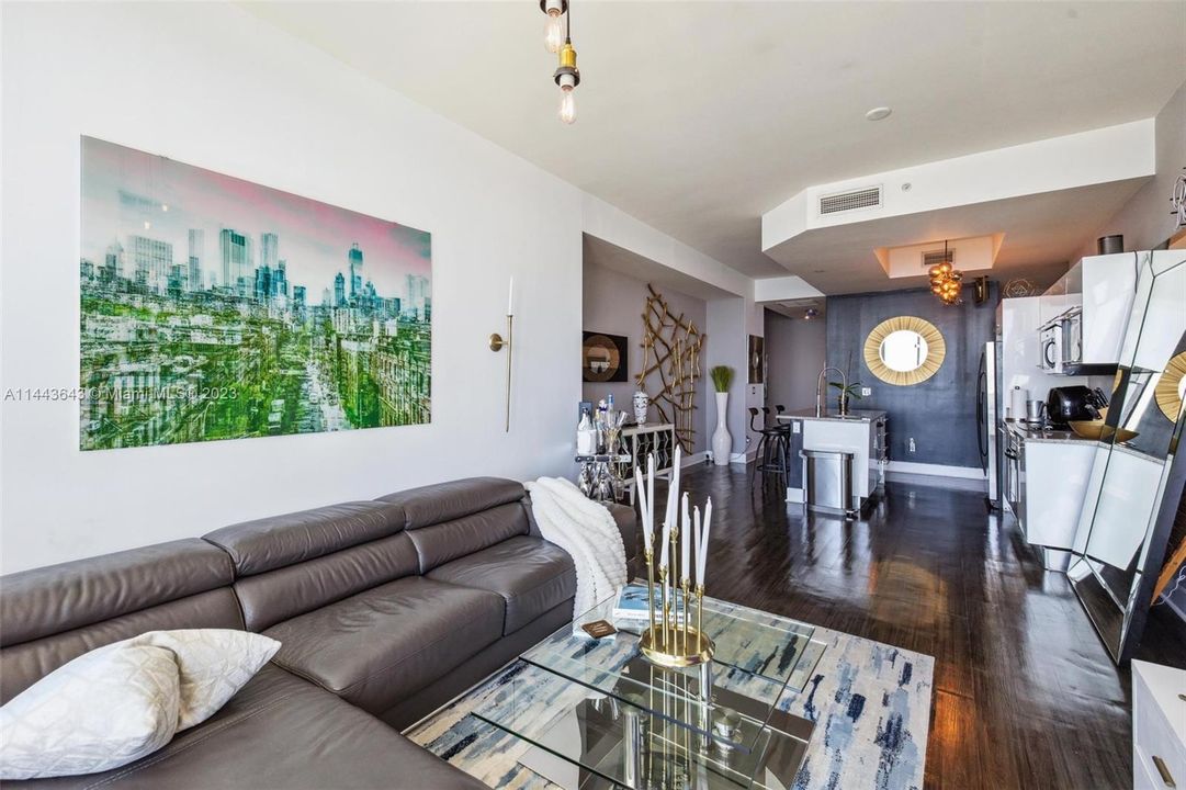 For Sale: $790,000 (2 beds, 2 baths, 1208 Square Feet)