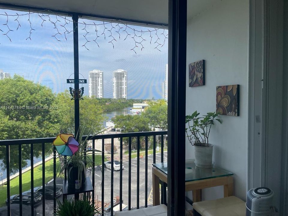 Recently Sold: $254,000 (1 beds, 1 baths, 741 Square Feet)