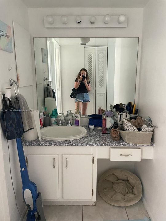 Recently Sold: $254,000 (1 beds, 1 baths, 741 Square Feet)