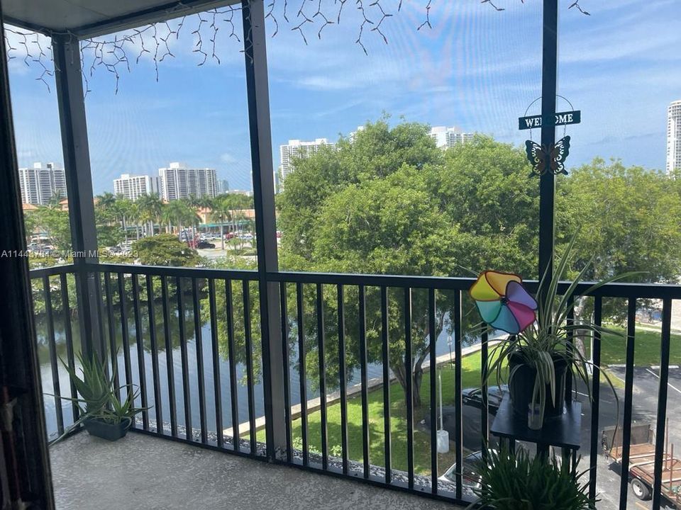 Recently Sold: $254,000 (1 beds, 1 baths, 741 Square Feet)