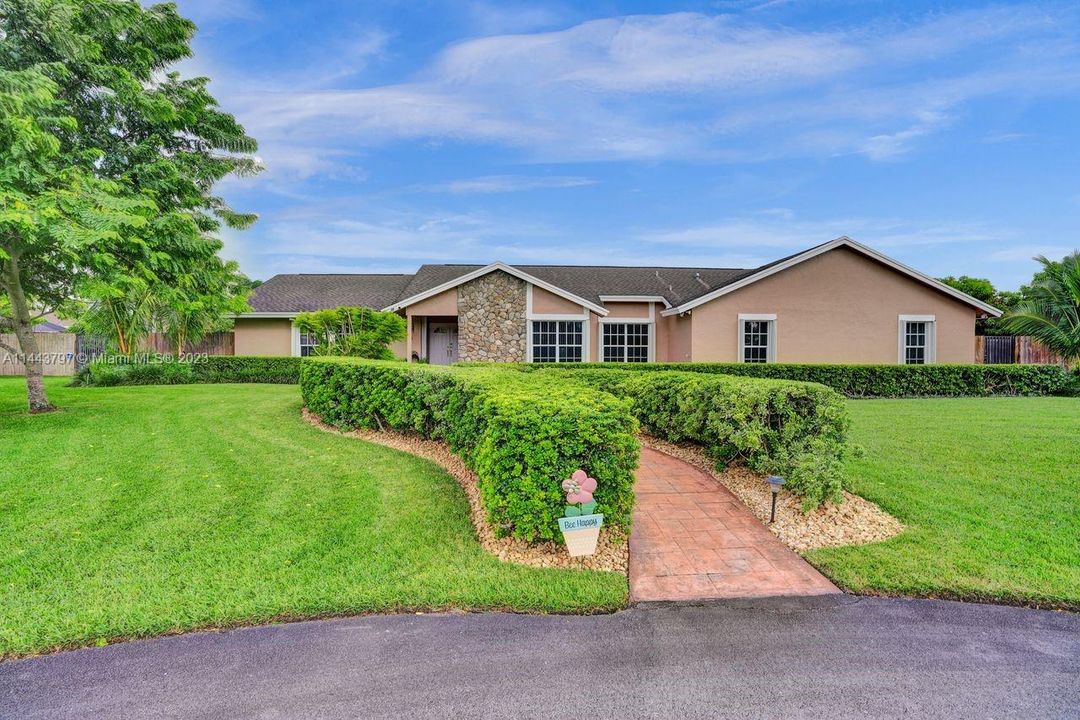 Active With Contract: $998,000 (4 beds, 2 baths, 3082 Square Feet)