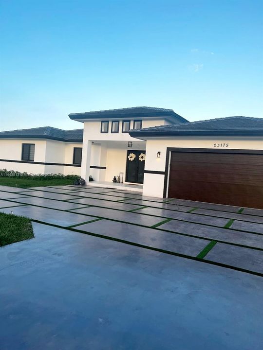 Recently Sold: $1,100,000 (5 beds, 4 baths, 2863 Square Feet)