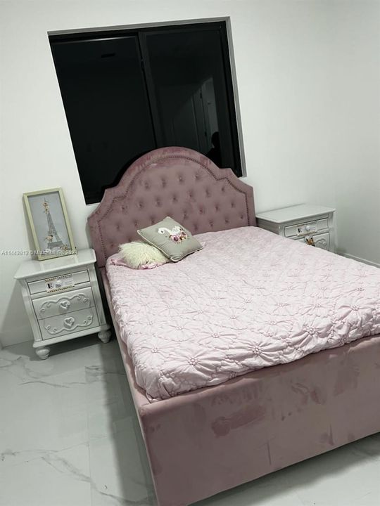 Recently Sold: $1,100,000 (5 beds, 4 baths, 2863 Square Feet)